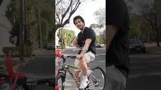 Le di una bici de propina a un repartidor.