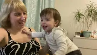 VLOG: НАШ ДЕНЬ С МАЛЫШКОЙ / РАЗДЕВАЕТСЯ НА ХОДУ