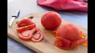 Tomato hacks: how to peel tomatoes in seconds