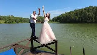 Жених и Невеста, ныряют в воду
