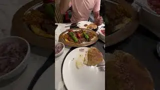 Czn Burak Yoldaki Gençlere Sürpriz Kebap :) #shorts
