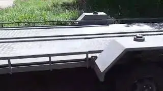 Carreta pronta pra transportar um girocoptero