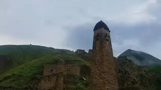 Башни Кавказа . Сама история написанное в горах Чечни в городе Никарой