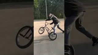 Вчу флетленд на bmx?! #bmx #bmxstreet #flatland #flatlandbmx #бмх #bmx#bmxlife #shorts #shortsvideo