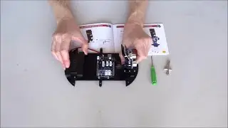 Assemble  Elegoo Smart Car Arduino+ESP32 Robot KIT V4.0 Step 8: Install Ultrasonic Sensor & Battery