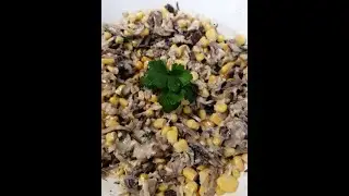 САЛАТ С ЖАРЕНЫМИ ШАМПИНЬОНАМИ, СЫРОМ И КУКУРУЗОЙ!!! Рецепт - БОМБА! #мужикнакухне, #салатсгрибами