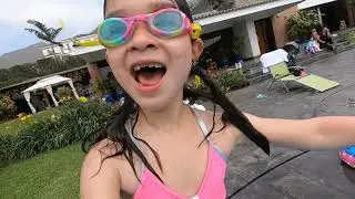 Las Primas en la Piscina