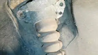 Replacing the rear shock absorbers on a Skoda Octavia A4 Tour.