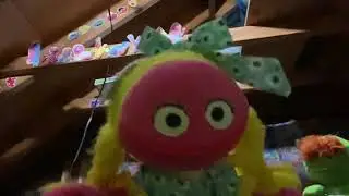 Betty Lou and Oscar the Grouch Sing The Garden