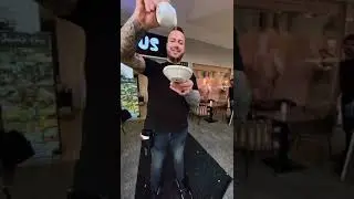Kuchen-Highlight: "San Sebastian" - mit flüssiger Schokolade übergossen im Chocolate Haus Leverkusen