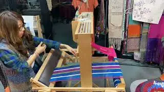 warping on a table loom. 4shaft loom weaving