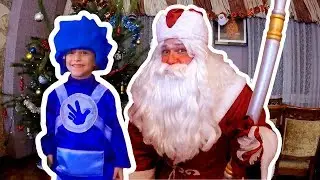 Real Santa Claus with hulk! David and Daniel with sister Anastasia =)