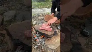 Cooking steak on a stone🤤🔥 #food #bbq #cooking #survival #meat #вкусно #carpfishing #горы
