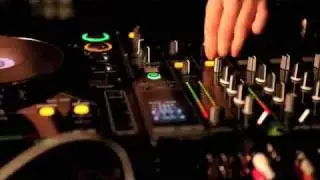 The Bloody Beetroots - Warp 1977 (ft. Steve Aoki & Boberman)