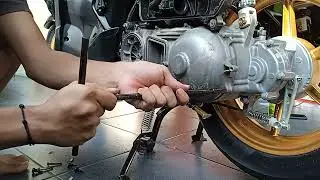Cara Membuka Cover CVT Aerox dan Melihat isi Jeroan CVT !!