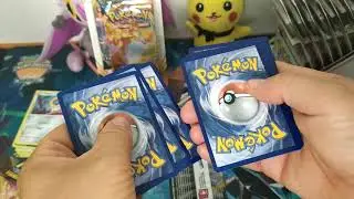 Sfidiamo Scambia e Gioca della Gedis. Spacchettiamo  Carte Pokemon Sapda e Scudo Fiamme Oscure