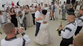 Cupca Veselie mare! La multi ani, multa sanatate la tineri!