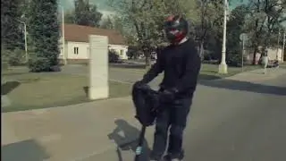 СЛЕД СЦЕНА С САМОКАТОМ