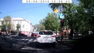 Семера и приора по встречке на красный....а если бы пешиходы шли...