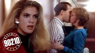 Donna Catches Her Mom Kissing Another Man!