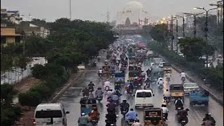Twenty years old Pakistani girl car driving in karachi streaming on Bigo live