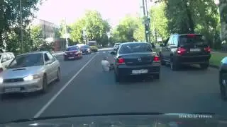 В Москве водитель был сбит за замечание : RoadRage.Ru
