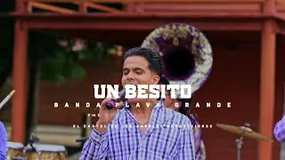 Banda Playa Grande - Un Besito (video en vivo)