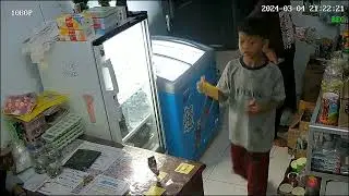 PERBEDAAN ANTARA SANTRI PUTRA DAN PUTRI KETIKA DI KANTIN
