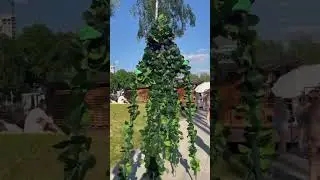 flower Stilt walker