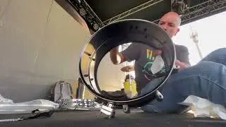 Sostituire le pelli e la cordiera al rullante prima di un concerto
