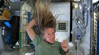 Karen Nyberg Shows How You Wash Hair in Space