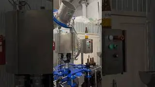 Сегодня проходит испытания автомат укупоривания для кронен пробки на стеклянные бутылки