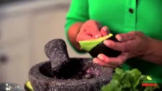 How to Make Classic Guacamole en Molcajete | Guacamole Game Day Tostadas | Muy Bueno