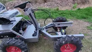 Електричний міні навантажувач. Короткий огляд.