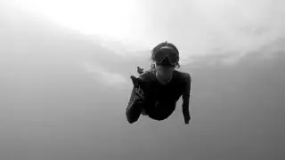 Freediving Ash... 54ft dive! Sharks