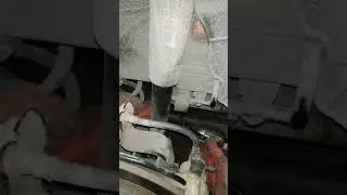 Потекшиий задний амортизатор Tiida