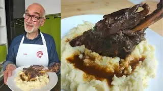 Stinco di agnello stufato al vino rosso