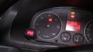 Установка вольтметра на стекло приборного дисплея VW Touran из-за невозбуждения генератора