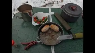 Завтрак в зимнем лесу