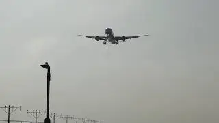 Singapore Airlines B787-10 Dreamliner landing at Hong Kong RWY-07R