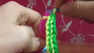 Rainbow loom: плетение браслета на рогатке