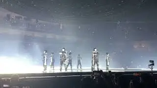 JABBAWOCKEEZ performing at Rauw Alejandro Saturno World Tour