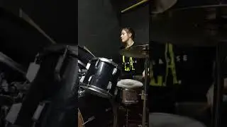 Кис кис- Молчи (отрывок кавера на ударных)