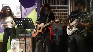 LOUIS BAND, MARIA, JEZTO AND JHON spelen Before you acuse me. D' LOUIS BEER & GRILL,  SANUR, BALI