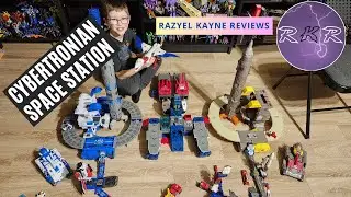 3 Titans and many connected figures: Cybertron Space Station
