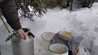 Приготавливаю медово сахарное тесто, и иду на лесной точёк
