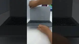 Unboxing MacBook Pro 13