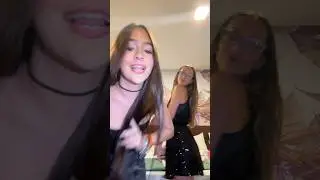 Sofia Pavel e Julia Pimentel dançando juntas 