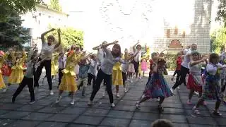 Флешмоб педагогов с детьми на 80 летие Краснодарского края.