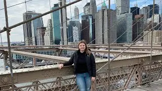 Прогулка по Бруклинскому мосту в Нью Йорке
